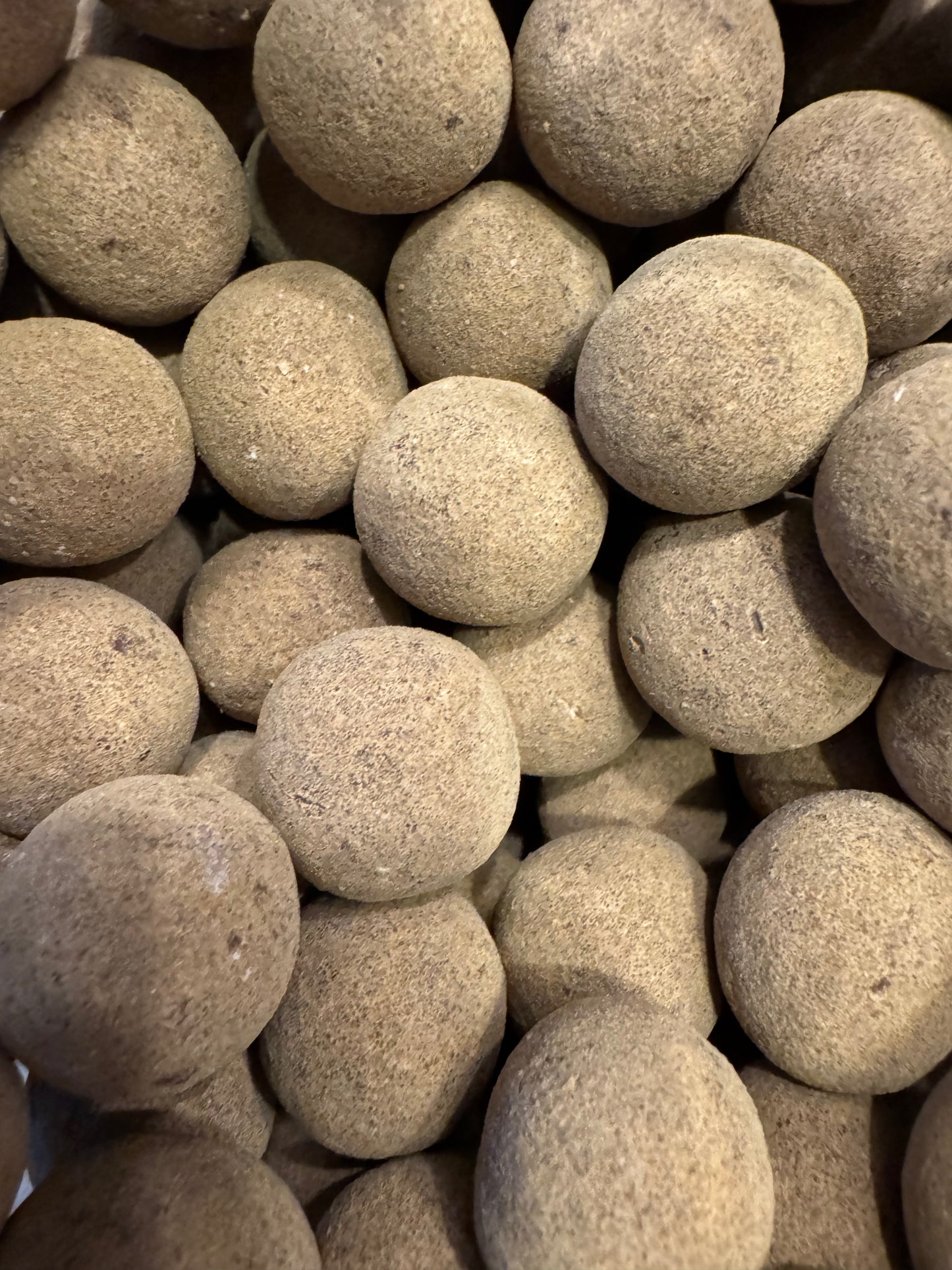 48 - Lakritz Vollmilchschokolade und Salmiaküberzug | Lakritz-Boutique